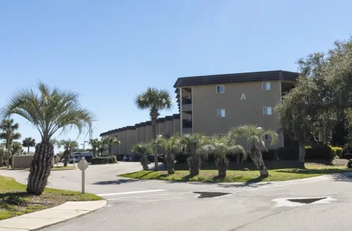 Peek of the ocean King size bed just Steps from the Beach