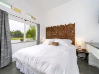 BRAND NEW - Lave Suite - Large Studio Apartment ハワイアン・パラダイス・パークのホテル