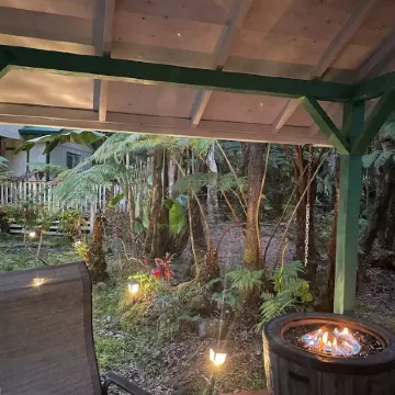 B&B: Royal Orchid Suite mins from Volcanoes National Park Отели в г. Волкейно