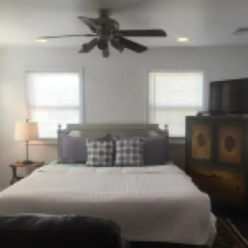 Mayfaire, 3 miles to Wrightsville Beach. Very convenient