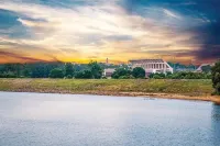 Private retreat on Lake Hartwell