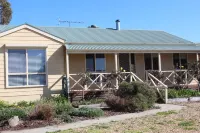 Coastal cottage 10 minutes walk to Goolwa Beach