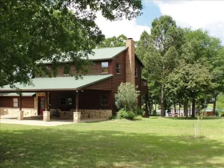 Cozy Lake Fork Cabin~private boat ramp, open-air dock & lift, fire pit