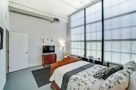 King Bed, Gym, Bike trail, Brewery on site!