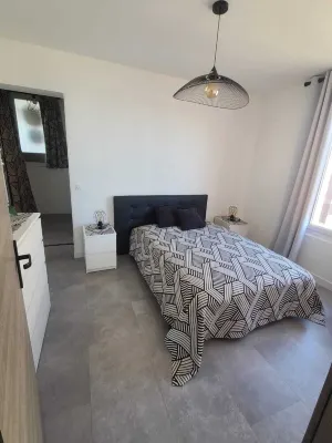 spacious Apartment 2 rooms on the sea side Hotels near Cagne
