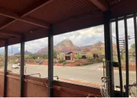 Gamer's Lounge! Arcade, Board Games, King Bed!