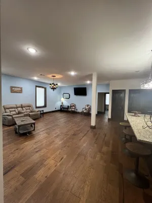 Downtown apartment in Vernon! Hotels in Vernon