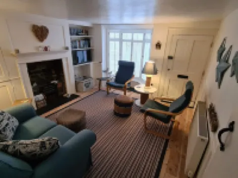 Waterside Cottage In Emsworth, Hampshire Ξενοδοχεία στην πόλη Emsworth