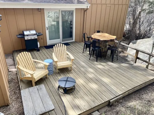 Cozy Retreat with a Starlit Hot Tub, Fire Pit, Fireplace & Treehouse Near Rmnp.