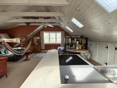 Private  Spacious  Pet Friendly  Studio / Loft