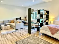 Luxury Asheville Studio with Great Blue Ridge Mountain Views!