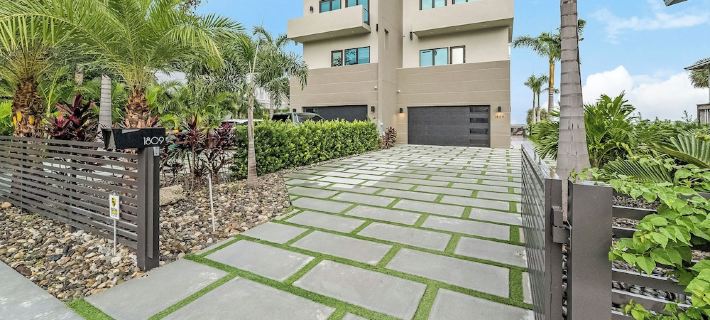 Riverview Oasis- Riverfront Paradise with Dock, Elevator, Private Pool & Kayaks Hotels in Melbourne