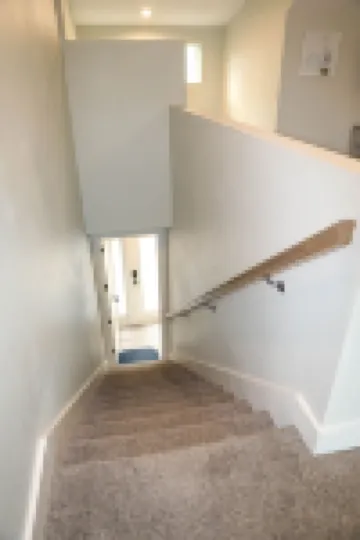 Hawk Nest Apartment-Walk to downtown & the water! New heated POOL!