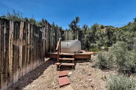 Cozy Rimrock Cottage w/ Hot tub - Near Sedona!