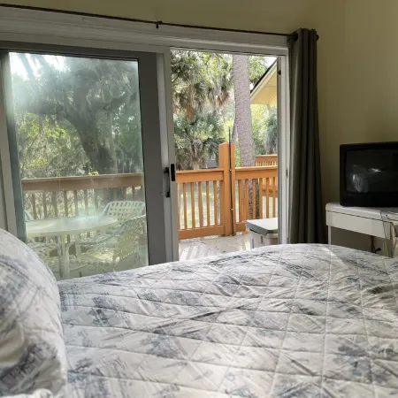 New rental overlooking Plantation Course 9th tee box. 1500 sq feet, smoke free.
