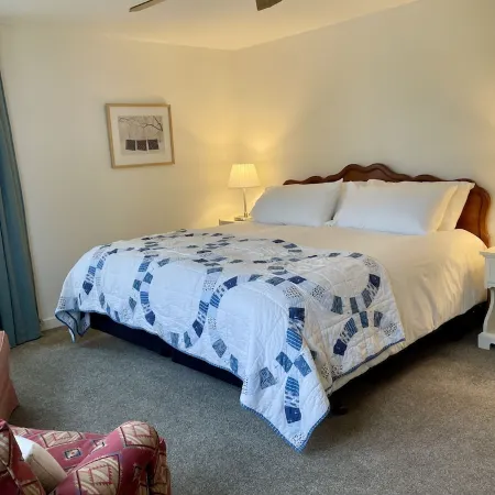 Roomy Quiet Home Overlooking Lake Michigan
