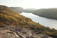 Lake Michigan Cabin + Hot Tub & Spectacular Views • Sleeps 8