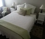 Charming and Convenient! No cleaning fee. Sleeps 6.