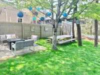 Starfish Cottage★0.4mi walk Beach & Village★Pet Friendly★Bikes★Fireplace★Firepit Hotels in Dennis Port