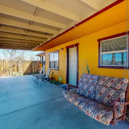 The Bungalow in Downtown Joshua Tree - A Renovated Mid-Century Bungalow