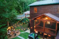 4Bdr+ Loft ~ Dog Friendly~ Hot tub~ Game Room ~ Resort Pool ~ Fire Pit- Ellijay