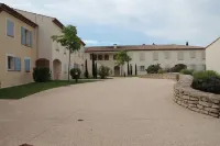 Apartment in St Rémy de Provence in charming residence at the foot of the Alpilles