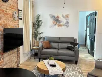 Chic & Cozy Downtown Apartment, Walk to Downtown, Restaurants, the Lake Hotels in Oswego