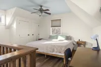 Cozy Catskill Cabin w/ 10-minute Walk to Downtown Catskill