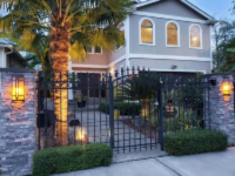 Comfort and Luxury Tropical Villa with EV Charger.