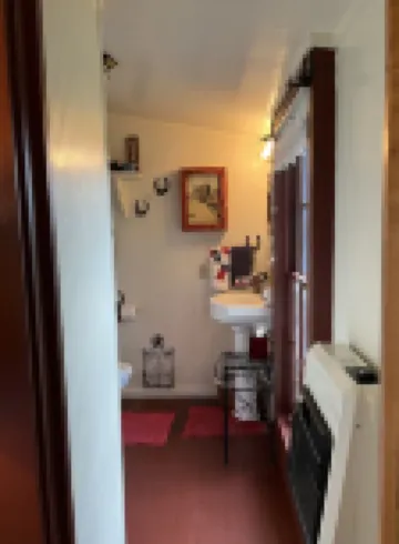 Amazing Secluded cottage under huge trees, on a working Ranch.