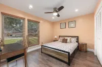 Paradise in Plano-4 bedroom home with pool, spa and jacuzzi suite.
