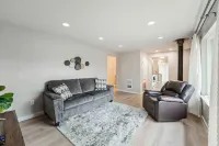 The Homey House close to Everything!