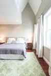 Spacious NW Family Retreat in Tranquil Neighborhood 카톨릭 유니버시티-브룩랜드 호텔