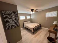 Cozy Modern Home with two stall Garage Wi-Fi Hotels in Cedar Rapids