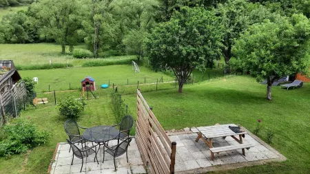 Geräumige Frisch Renovierte Wohnung Mitte in der Vulkaneifel Отели в г. Герольштайн