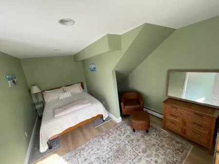 Big Pines Cabin: A Waterfront Retreat with Private Dock