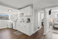 Unique & Cozy Carriage House ~ Queen Beds ~ Patio! Các khách sạn ở Upper Gwynedd Township