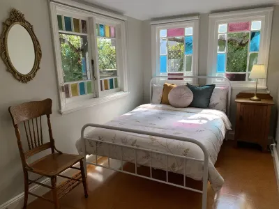 Florence Cottage, 10 minutes from Hunter Valley Vineyards. Family friendly.