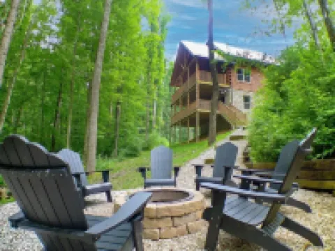 Almost Heaven Cabin at Trickle Creek in Hocking Hills 馬裏恩酒店