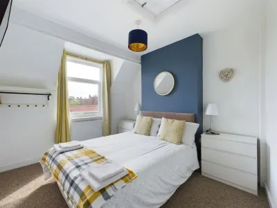 West Lodge, Filey. Sleeps 8. 5minutes to beach Hotels near Scarborough Christian Fellowship