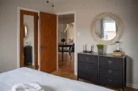 The Charleston  Hot Tub  Patio  King Bed  Fast WiFi  Near OSU, Victorian Village Hotels near Wild Cat Gift & Party! (formerly Wholly Craft)