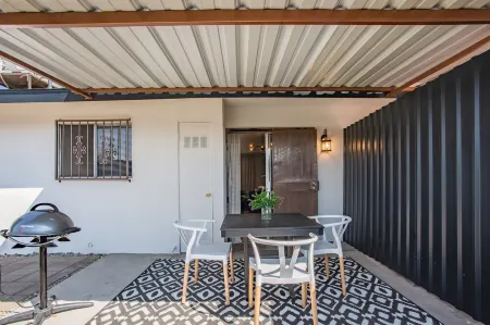 STYLISH♡ fully renovated 1.5 hr from Yosemite Отели рядом со станцией Fresno Station