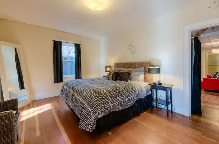 Fabulous LOCATION quiet setting steps to Pearl Отели в г. Боулдер