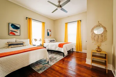 Cozy Casita, Private Big Backyard + Firepit, 6 Min to RIVERWALK San Antonio Hotels in Southside