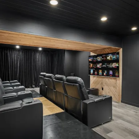 Modern Chalet 5bd 3bth with Hot Tub, Game Room, Private movie theater, 3 decks