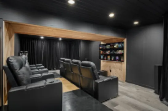 Modern Chalet 5bd 3bth with Hot Tub, Game Room, Private movie theater, 3 decks