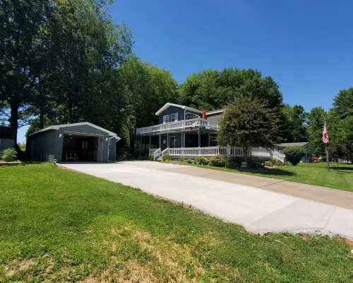 Lakehouse with Game Room, Direct Water Access, and Kayaks Included! Hotels in Van Buren Township