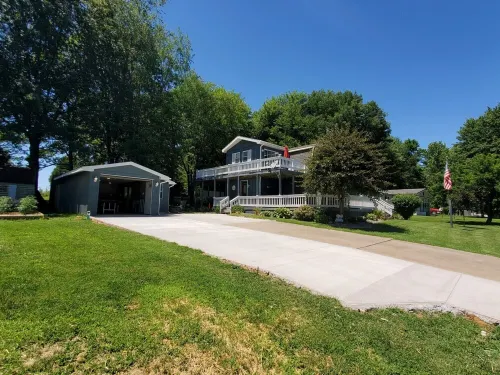 Lakehouse with Game Room, Direct Water Access, and Kayaks Included! Hotels in Daviess County