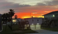 Sea Esta - Coastal Cottage! Close to the Water! Hotels near Salt Cedar Avenue Beach Access Point #36