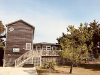 Beach Cottage on the best street in Salvo, located 2 lots from beach access.